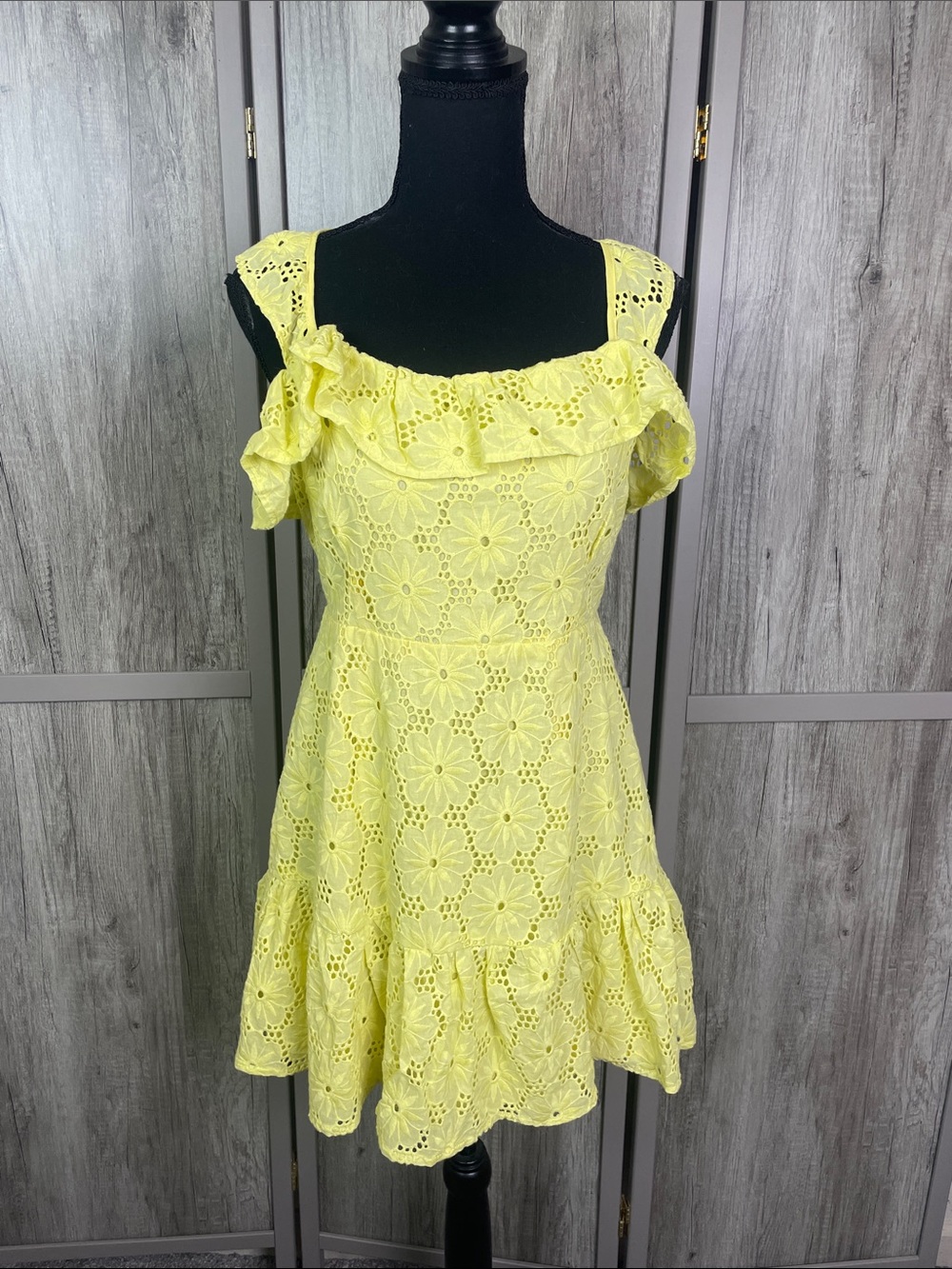 Lulus Biscay Yellow Ruffled Eyelet Lace Sleeveless Dress Women's L - Picture 2 of 13